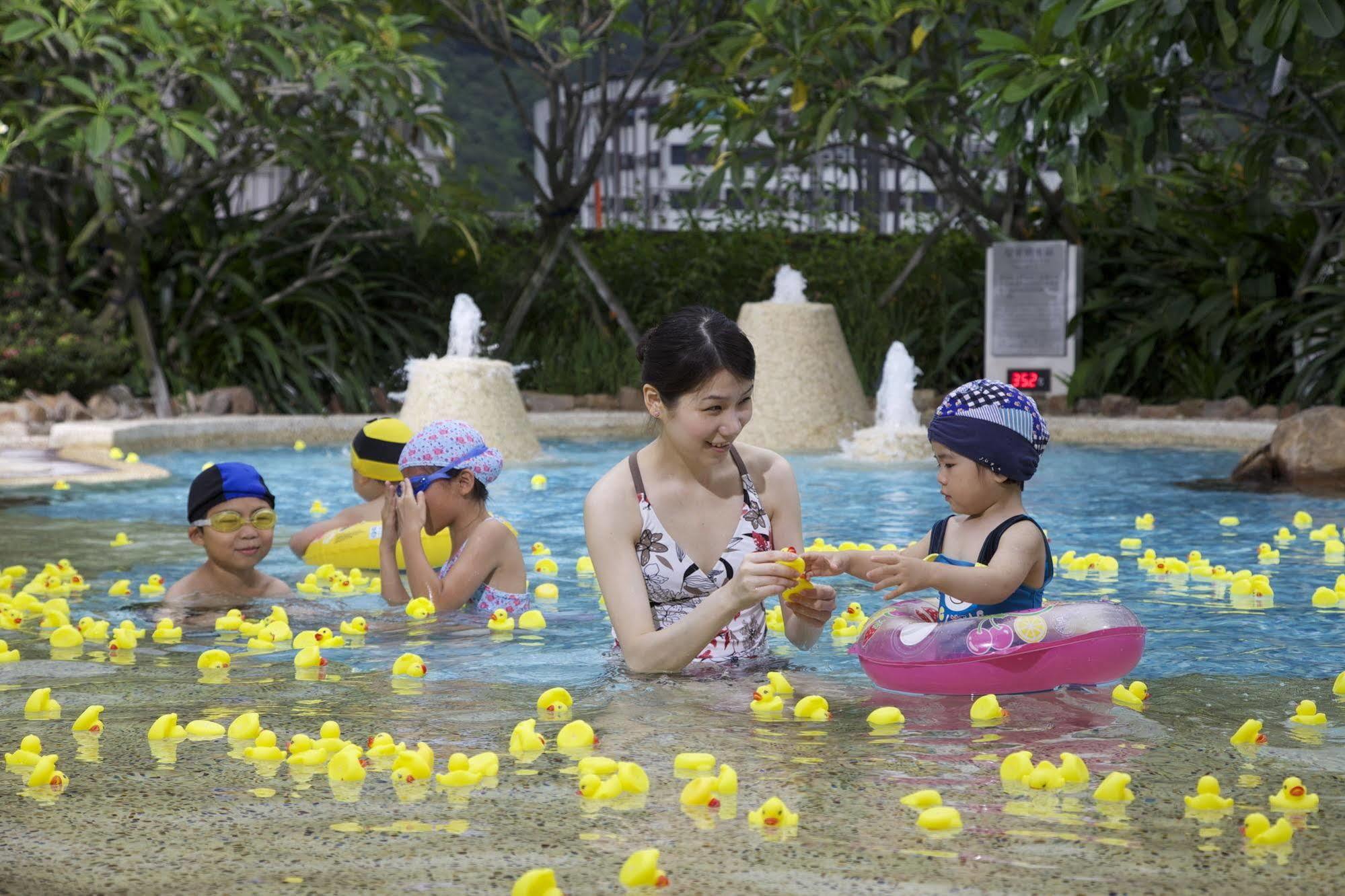 Evergreen Resort Hotel - Jiaosi Jiaoxi Exterior foto Swimming pool at the park