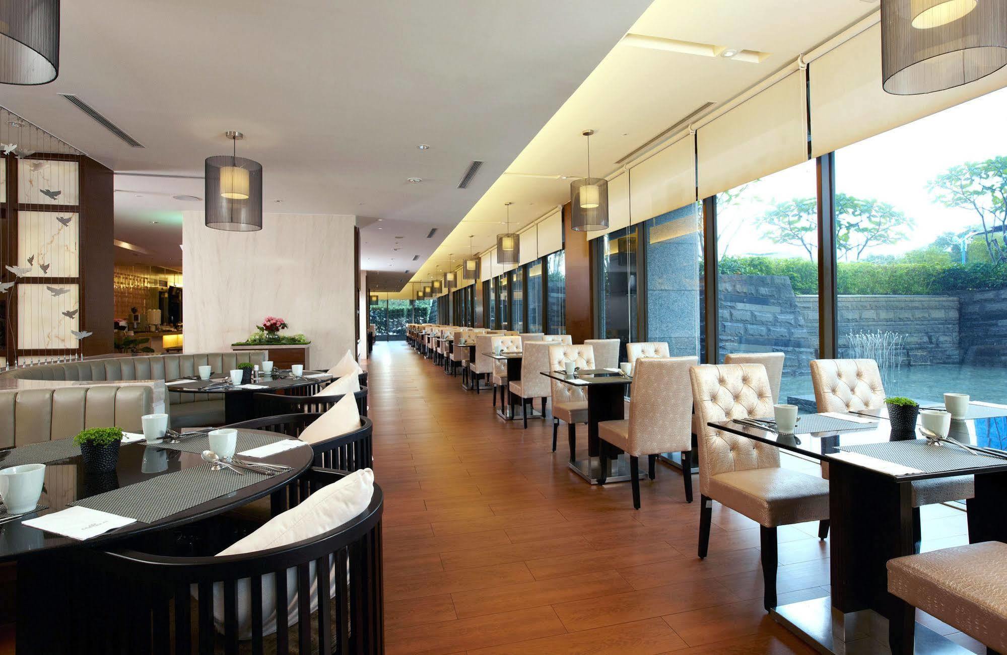 Evergreen Resort Hotel - Jiaosi Jiaoxi Exterior foto The interior of the restaurant